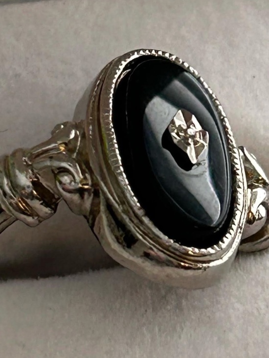 Avon Jewelry - VINTAGE AVON SILVERTONE BLACK ONYX TONE WITH DIAMOND ACCENT SZ5